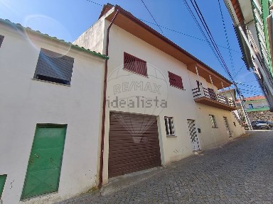 Moradia independente à venda na Rua Nossa Senhora da Vitória