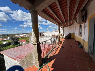 Moradia geminada à venda em Fronteira