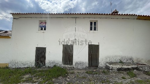 Moradia independente à venda em Santo António das Areias