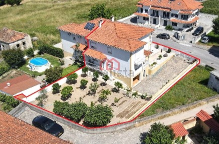 Moradia geminada à venda em Mangualde