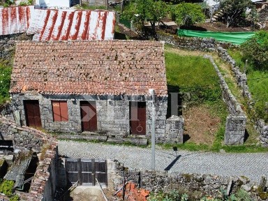 Moradia independente à venda em Eira Velha Paranho de Besteiros