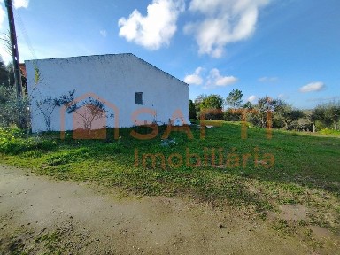 Monte alentejano à venda na Rua da Nossa Senhora dos Prazeres