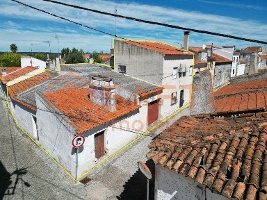 Moradia independente à venda na Rua Heliodoro Salgado