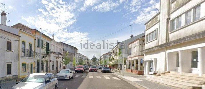 Moradia geminada à venda na Avenida José Marcelino, 14