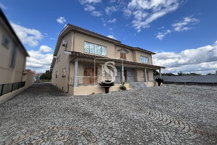 Moradia independente à venda em Canas de Santa Maria