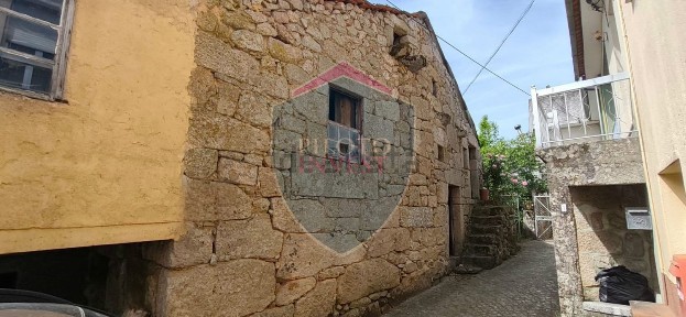 Moradia independente à venda em Couto de Baixo e Couto de Cima