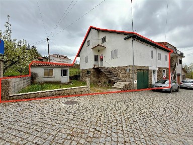 Moradia em banda à venda em Penedono