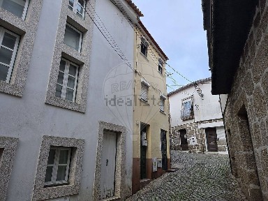 Moradia independente à venda na Rua Sacadura Cabral