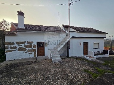 Óvoa, Rua Corrente