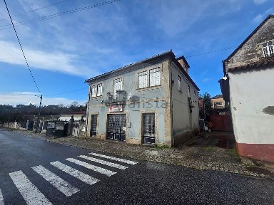 Óvoa, Rua Corrente