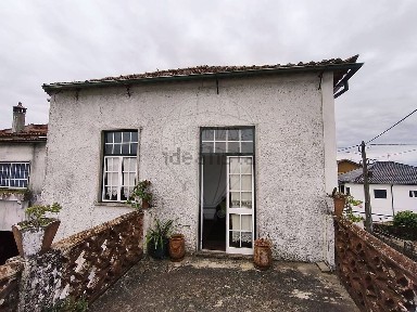 Moradia independente à venda na Avenida Doutor Gonçalves da Silva e Cunha