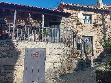 Moradia independente à venda em Cimbres