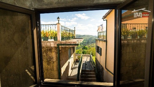 Moradia geminada à venda na Rua da Fonte Nova