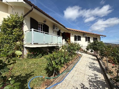 Moradia independente à venda em Chãs de Tavares
