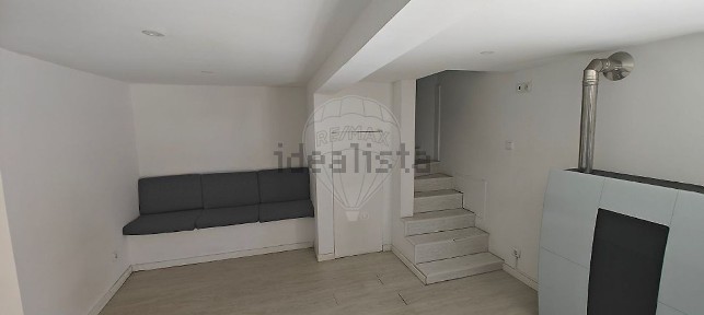 Moradia independente à venda na Rua Mártires