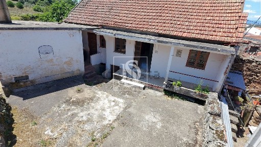 Pinheiro de Ázere, Rua Capitão, 9