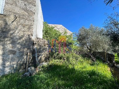 Moradia geminada à venda em Romãs