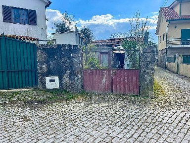 Moradia independente à venda na Avenida Tenente Coronel Silva Simões