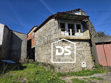 Moradia independente à venda na Travessa da Cerca s/n