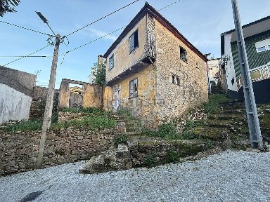 Moradia independente à venda na Rua das Fragas s/n