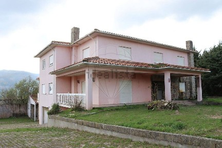 Moradia independente à venda em Ferreirim