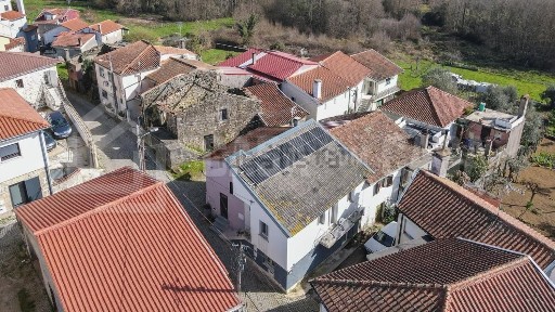 Moradia geminada à venda em Abraveses