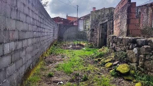 Moradia independente à venda na Rua Nossa Senhora da Vitória