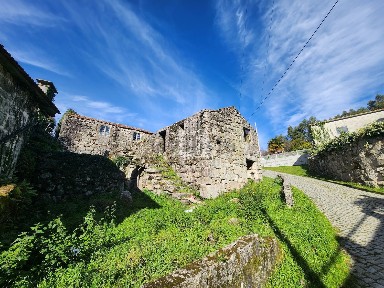 Moradia independente à venda em Mogueirães, 3670-048 Cambra