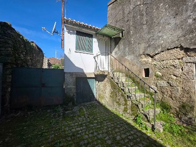 Canas de Senhorim, Rua das Laranjeiras