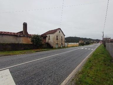 Moradia independente à venda na Estrada Nacional
