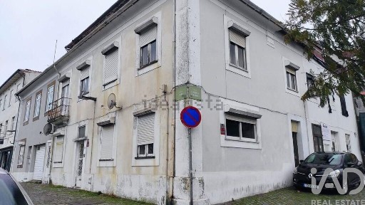 Moradia independente à venda na Cais das Pedras