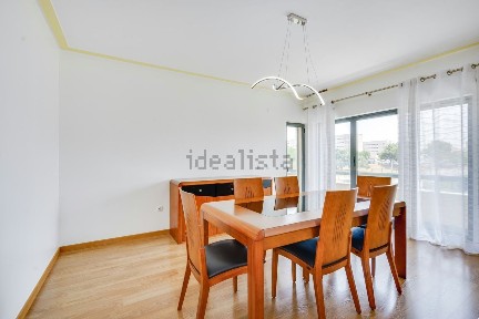 Apartamento T4 à venda na Avenida Bocage