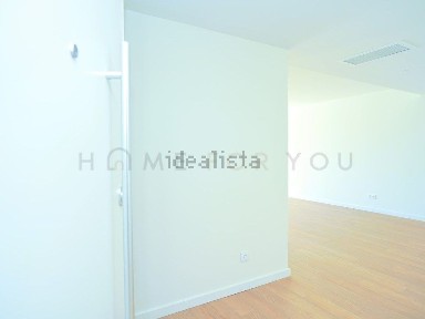 Apartamento T1 à venda na Avenida dos Combatentes