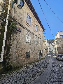 Moradia independente à venda na Travessa das Ripas