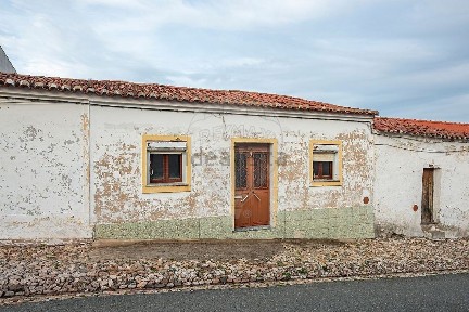 Moradia independente à venda na Póvoa de São Miguel