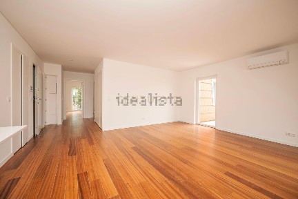 Arrendamento de apartamento T4 na Rua Capitão Afonso Pala, 59