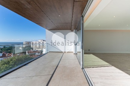 Arrendamento de apartamento T4 na Rua Doutor Mário Charrua, 7