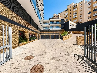 Apartamento T3 à venda no Largo Major Caldas Xavier, 55
