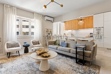Apartamento T2 à venda na Rua São Sebastião da Pedreira