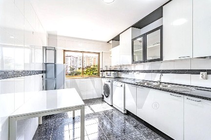 Apartamento T2 à venda na Rua Romulo de Carvalho s/n