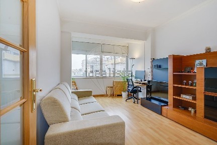 Apartamento T1 à venda na Rua Alves de Sousa