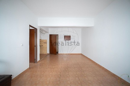 Apartamento T1 à venda na Rua António Nobre, 8