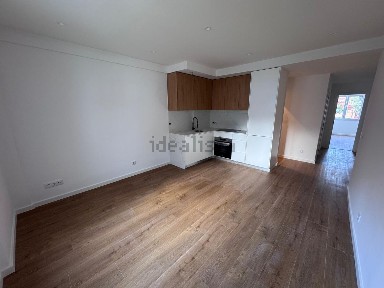 Apartamento T2 à venda no Largo do Mfa, 5