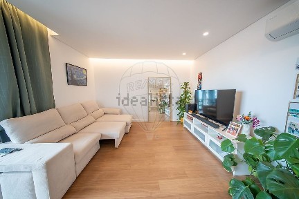 Apartamento T2 à venda na Rua Ilha do Faial