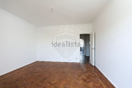 Apartamento T2 à venda na Rua Jaime Martins Barata