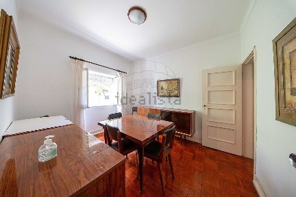 Apartamento T3 à venda na Rua Conde Arnoso