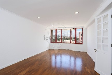 Apartamento T3 à venda na Rua Lúcio de Azevedo