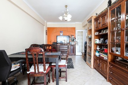 Apartamento T2 à venda na Rua Maria Guilhermina Ascenso