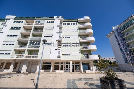 Apartamento T2 à venda na Praça Helena Vaz da Silva