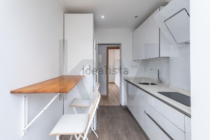 Apartamento T2 à venda na Rua Comandante Sacadura Cabral s/n